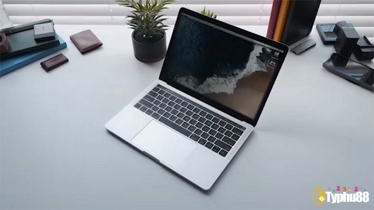  Laptop tự tắt màn hình do màn hình hỏng thì cần phải thay màn hình mới